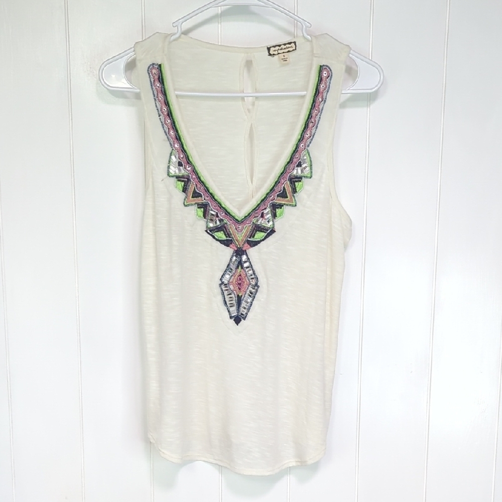 ❤️5/$25 Eyeshadow White Tank Top with Colorful Embroidery